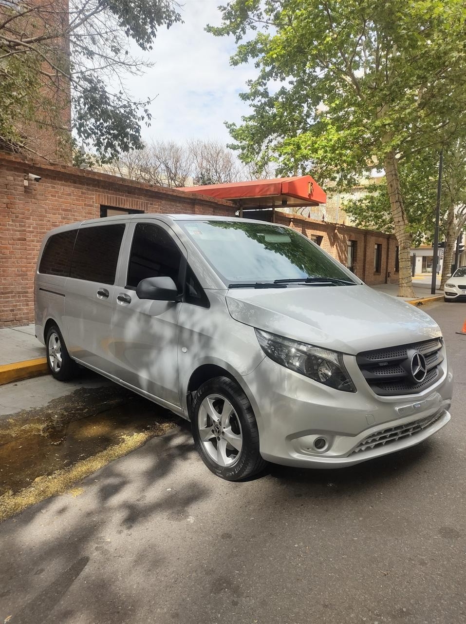 Mercedes Vito blanco Buenos Aires