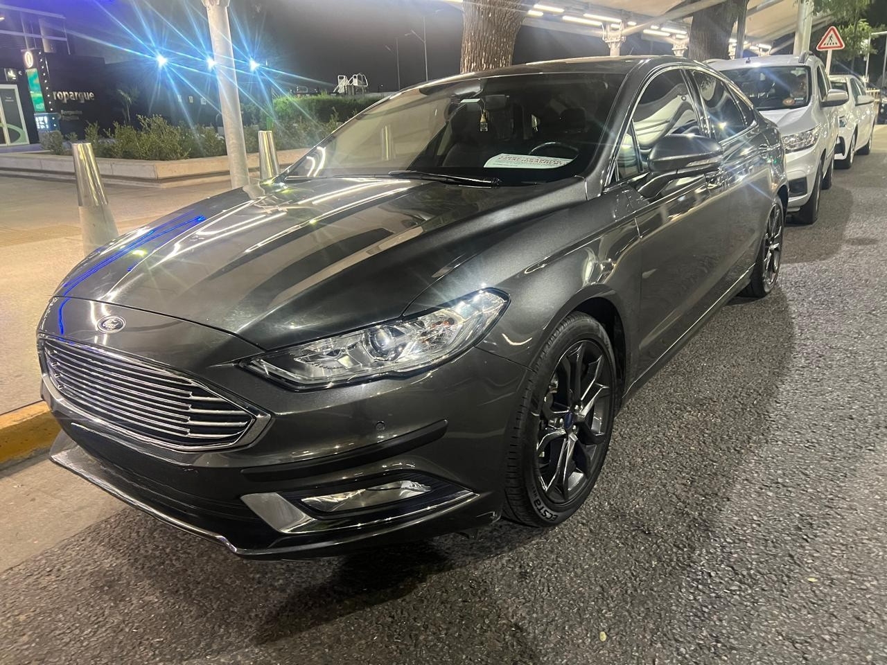 Ford Fusion gris noche ejecutivo